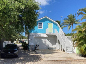 Tree-house style cabin Loft apt North Palm Beach